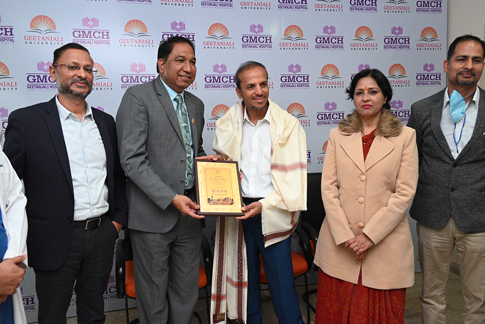 किडनी ट्रांसप्लांट के क्षेत्र में नवीन परिवर्तनों को लेकर अमेरिका से आये सर्जन डॉ अभिनव हूमर द्वारा साइंटिफिक सेशन में व्याख्यान