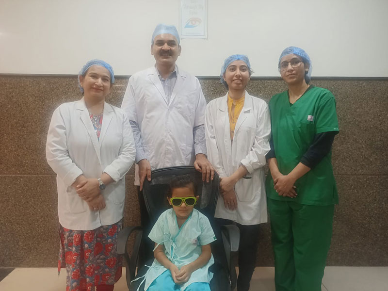 मात्र 4 वर्षीय बच्ची की आँख में पेन की नोक चुभने से दिखना हुआ बंद, गीतांजली हॉस्पिटल में मुख्यमंत्री चीरंजीवी योजना के अंतर्गत में हुआ निःशुल्क सफल कॉर्नियल टीयर का इलाज